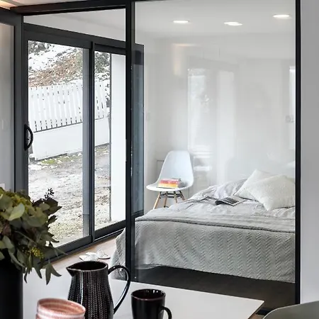 Superbe Logement Independant Tres Lumineux Avec Terrasse De 30 M2, 10 Min De L'aeroport Bale Mulhouse Freiburg, 15 Min De Bale, 20 Min De Mulhouse Et 10 Min A Pieds De La Gare De Sierentz